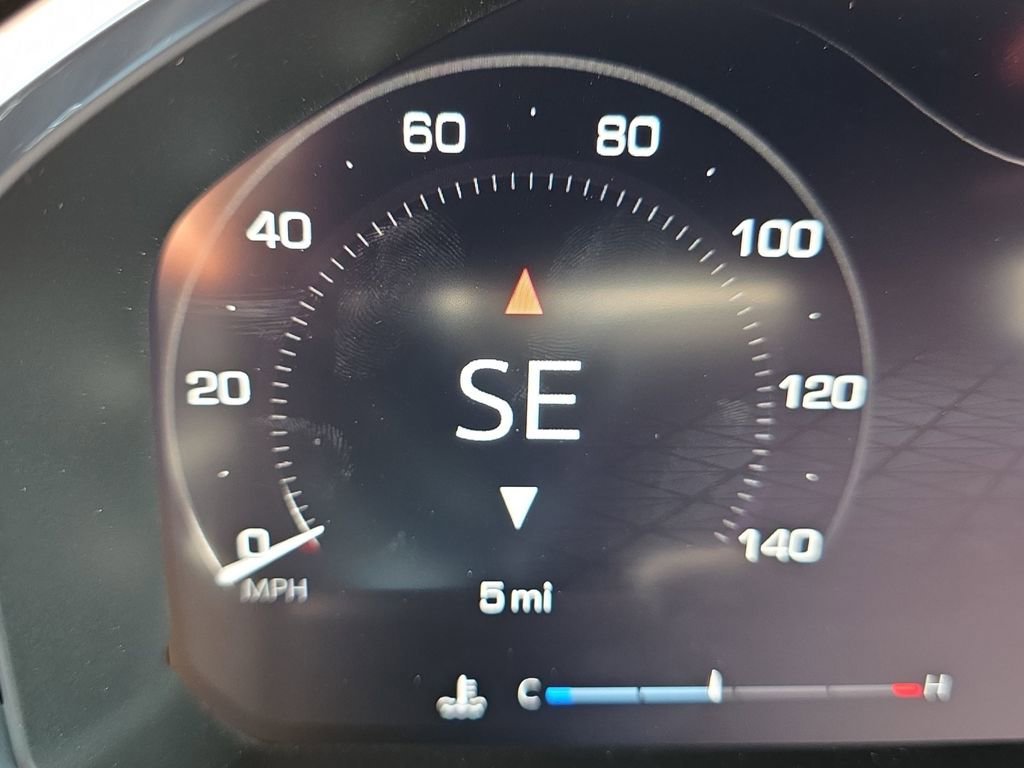 New 2026 Onyx Black GMC Elevation image 21