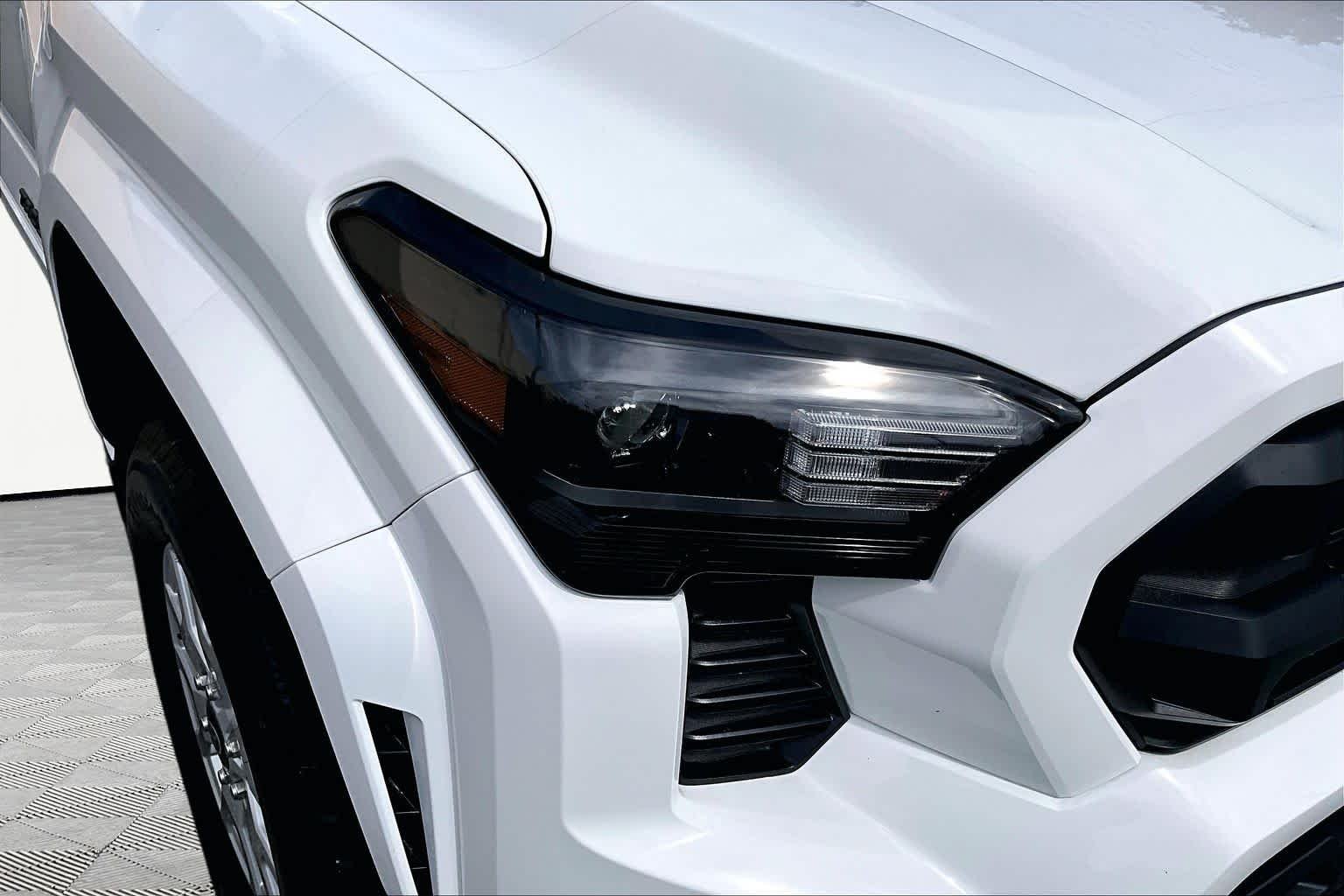 Used 2024 Ice Cap Toyota SR5 image 28