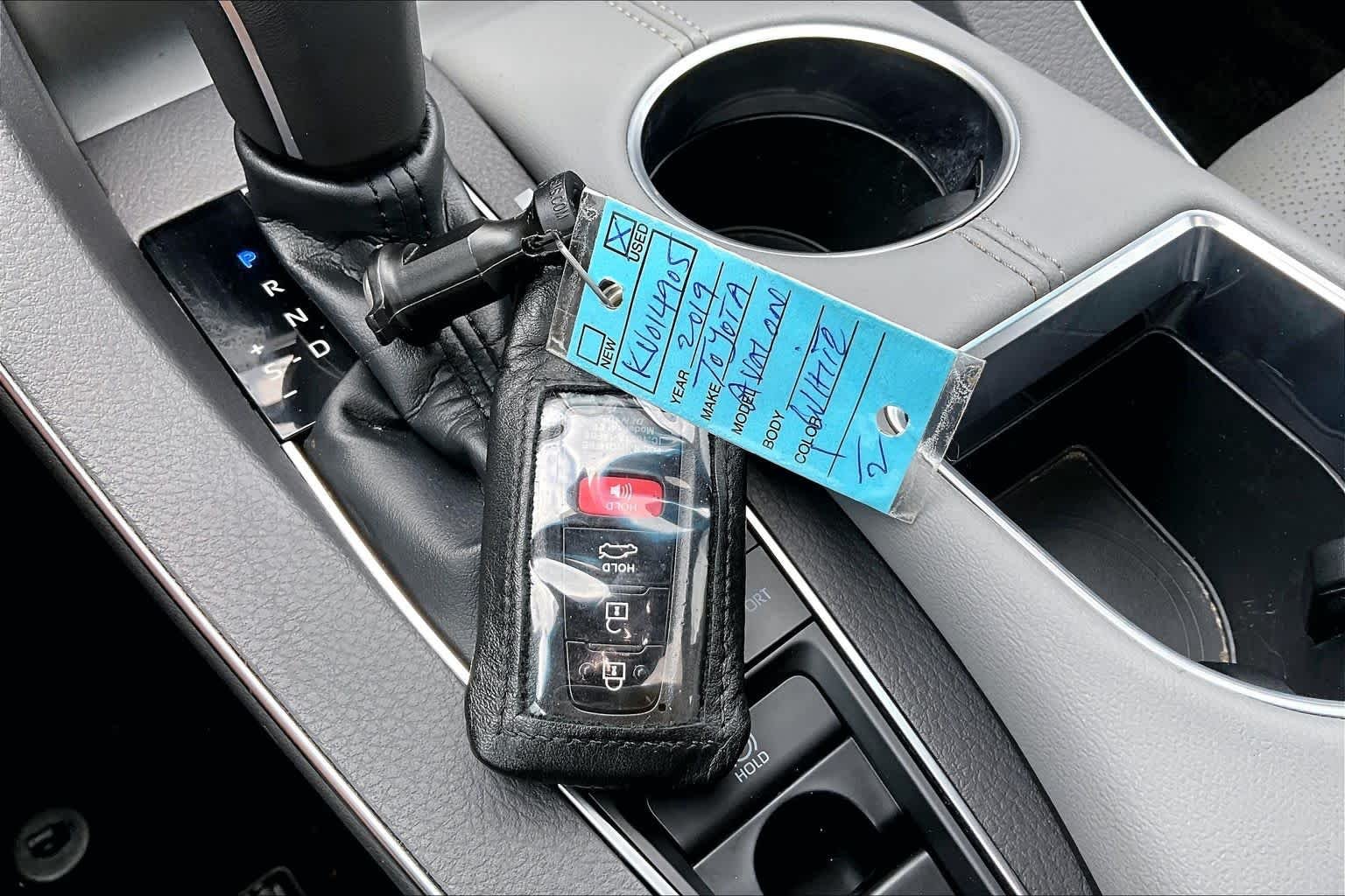 Used 2019 Wind Chill Pearl Toyota Limited image 15