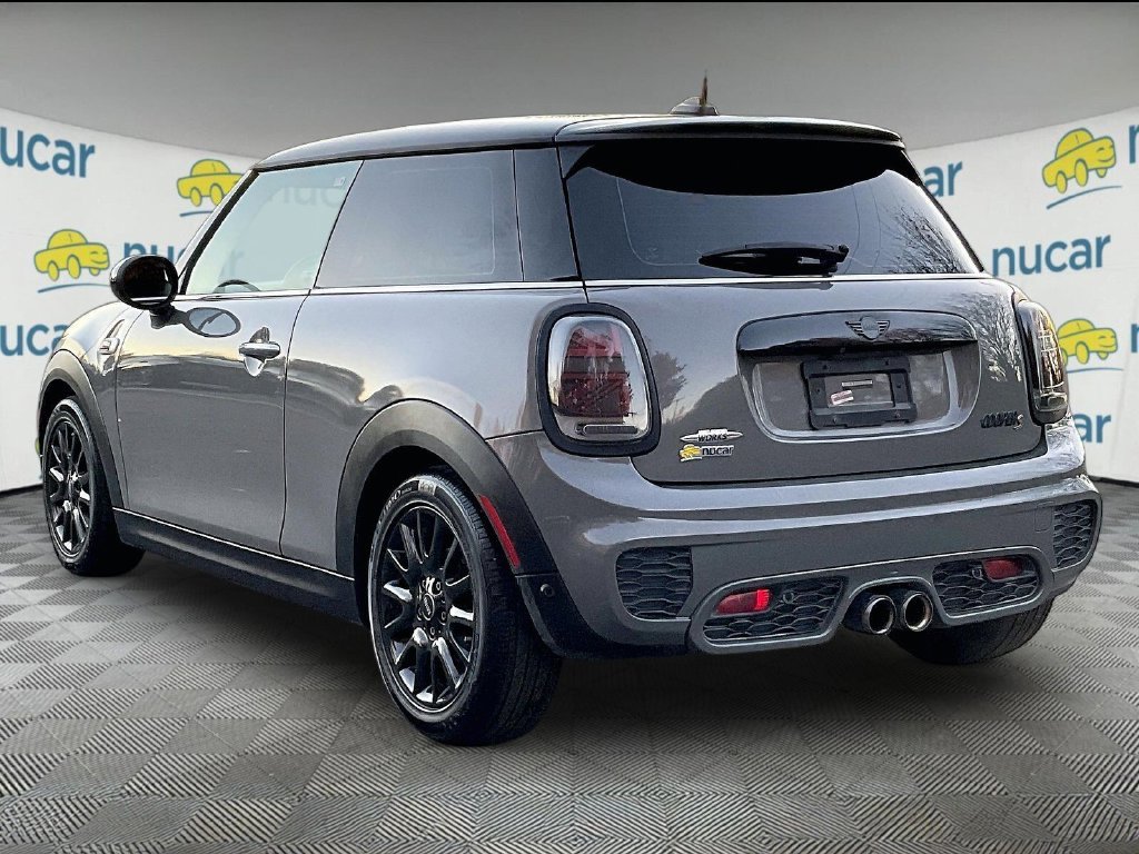 Used 2018 Gray MINI Base image 4