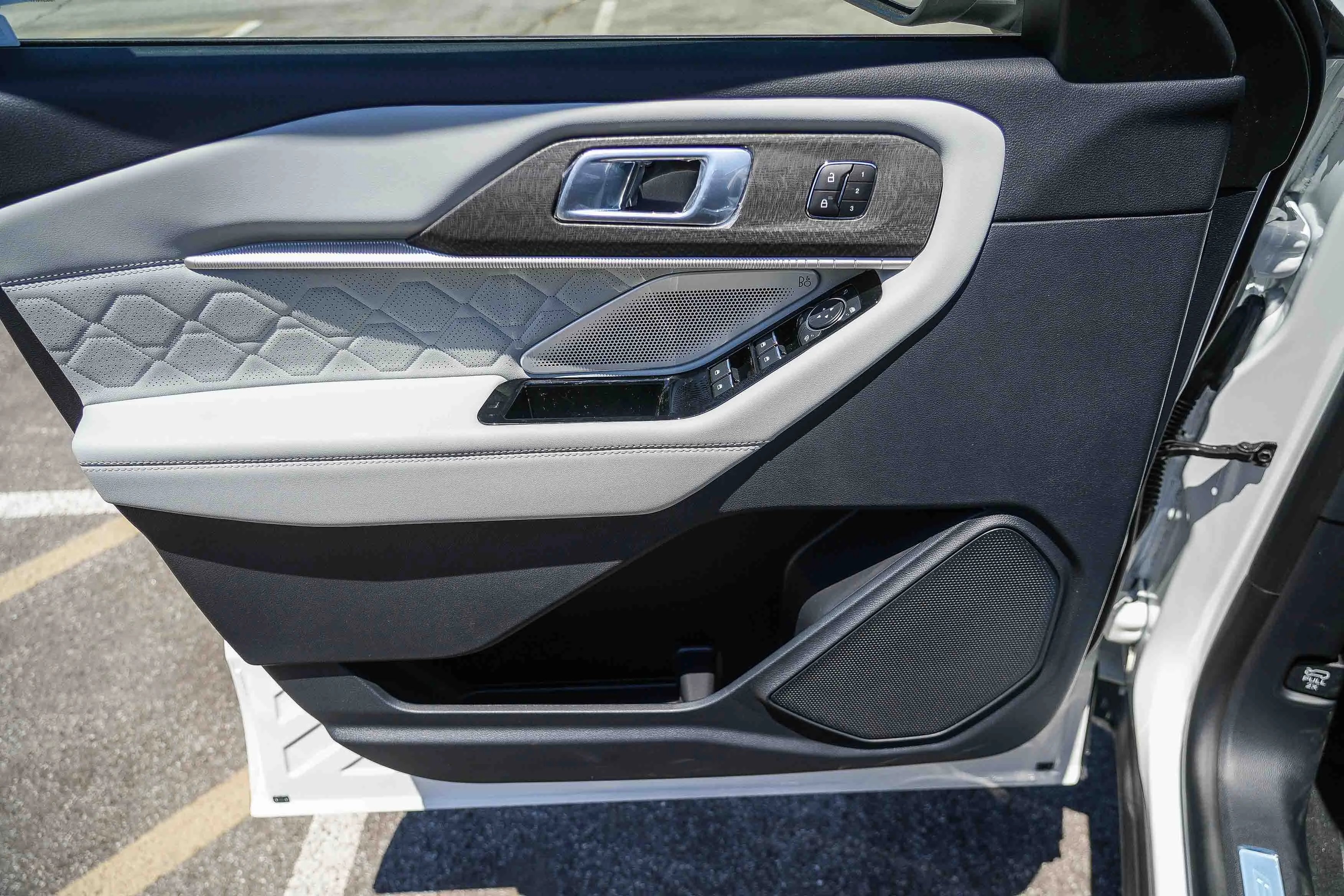 New 2026 Star White Metallic Tri-Coat Ford Platinum™ image 23