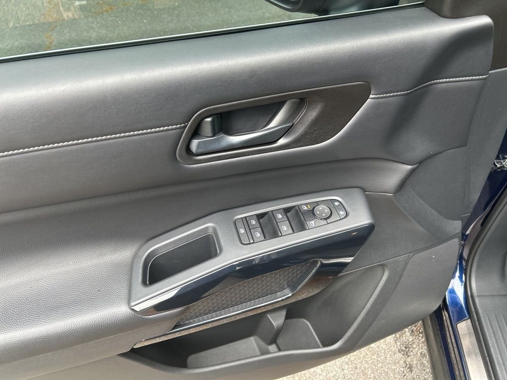 2023 Nissan Pathfinder SV - Photo 15