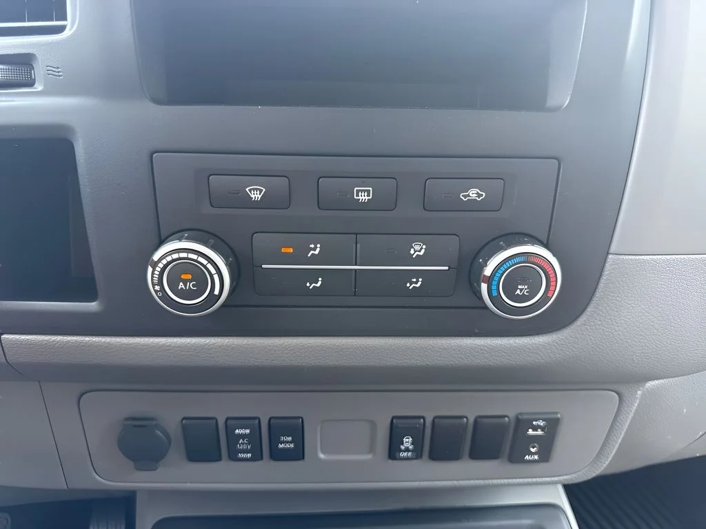 Used 2018 White Nissan SL image 17