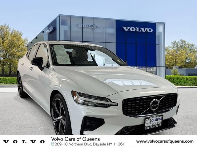 2024 Volvo S60 B5 Core Dark Theme