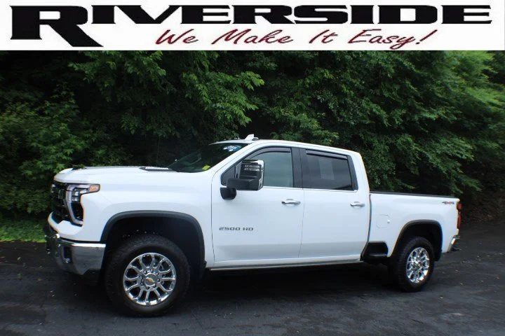 Used 2025 Summit White Chevrolet LTZ image 4