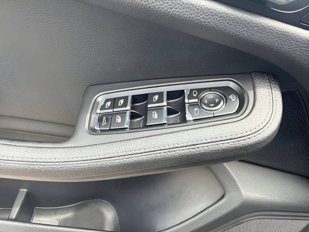 Used 2023  Porsche  image 59