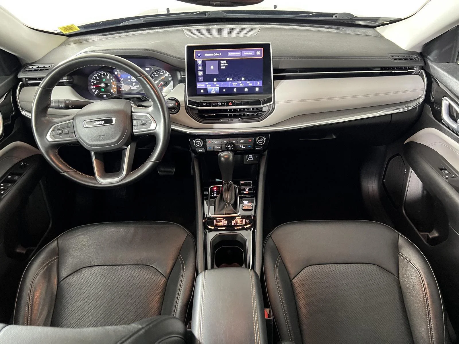 Used 2022 Diamond Black Crystal Pearlcoat Jeep Limited image 2