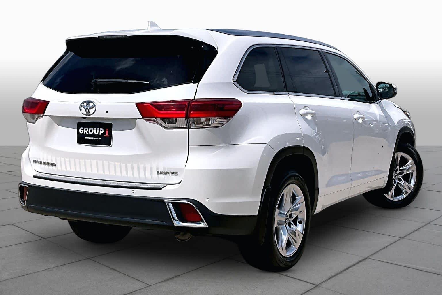Used 2017 Blizzard Pearl Toyota Limited image 13