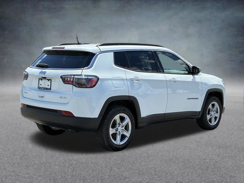 Used 2024 White Jeep Latitude image 5