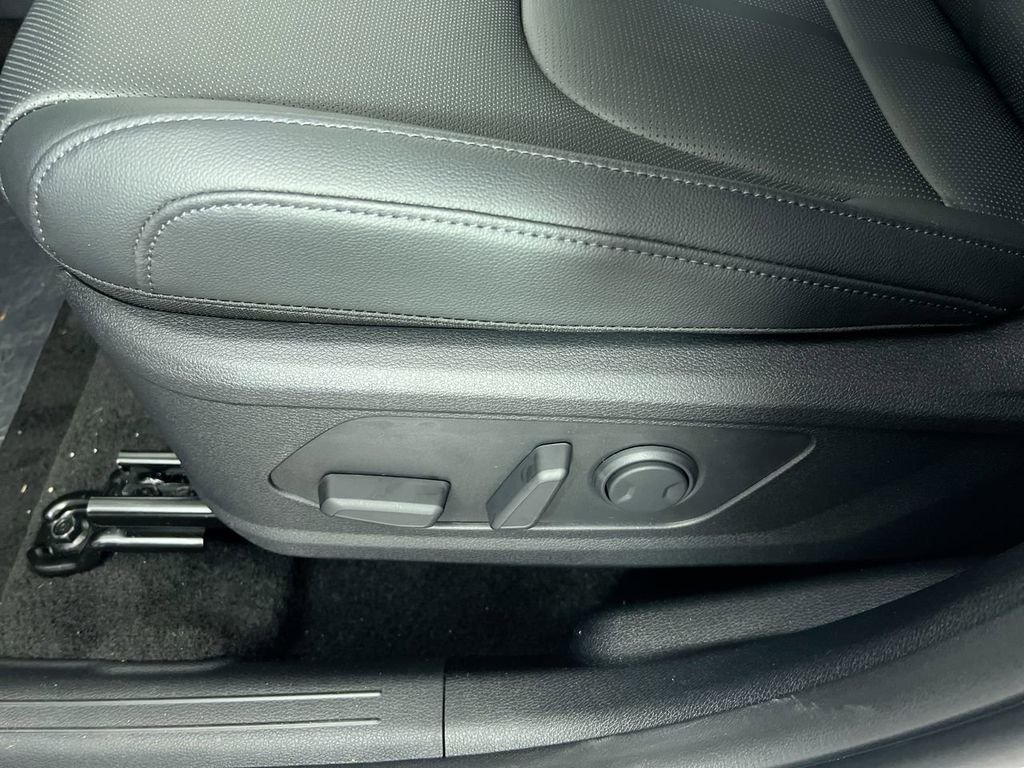 New 2026 Glacial White Pearl Kia EX image 15