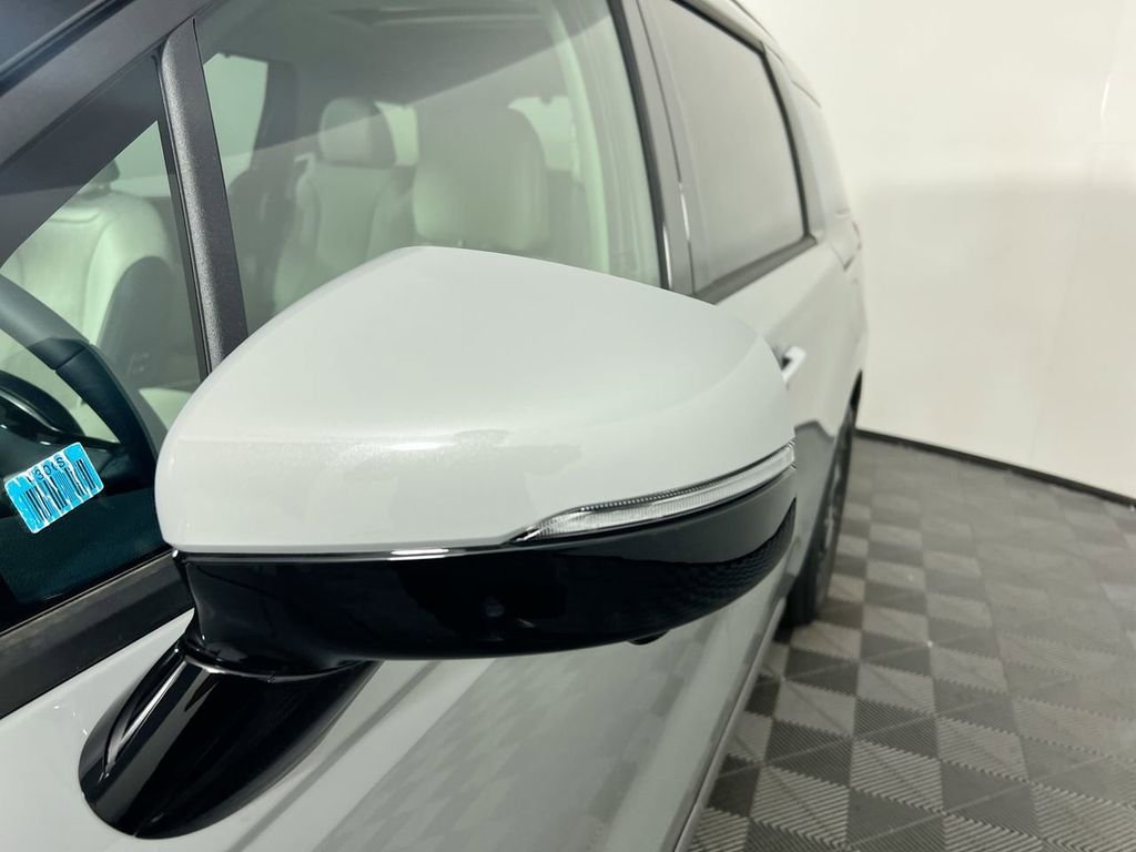 New 2026 Ceramic Silver Kia SX image 12