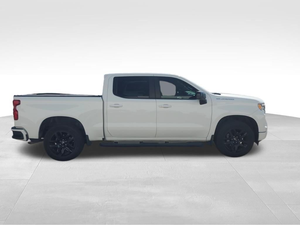 Used 2022 White Chevrolet RST image 7