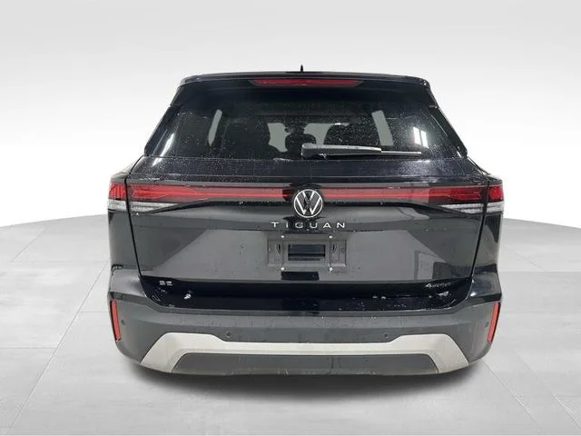 Used 2025 Deep Black Pearl Volkswagen 2.0T SE image 7
