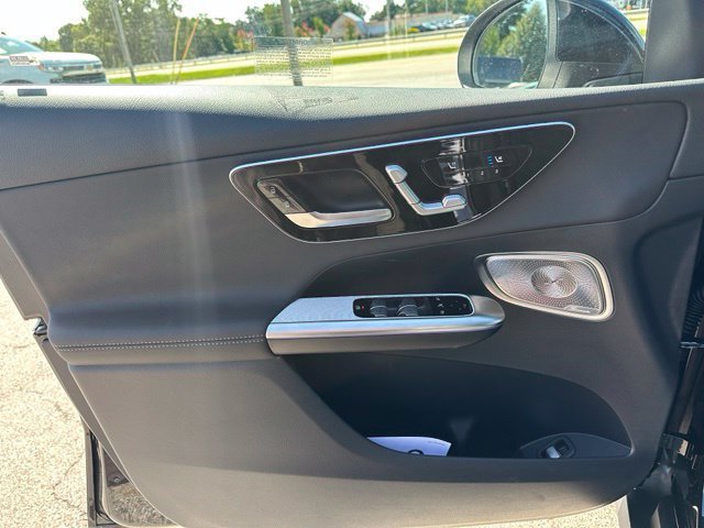 New 2027 Obsidian Black Metallic Mercedes-Benz GLC 300 image 49