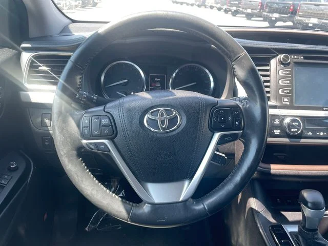 Used 2015 Predawn Gray Mica Toyota Limited Platinum V6 image 19