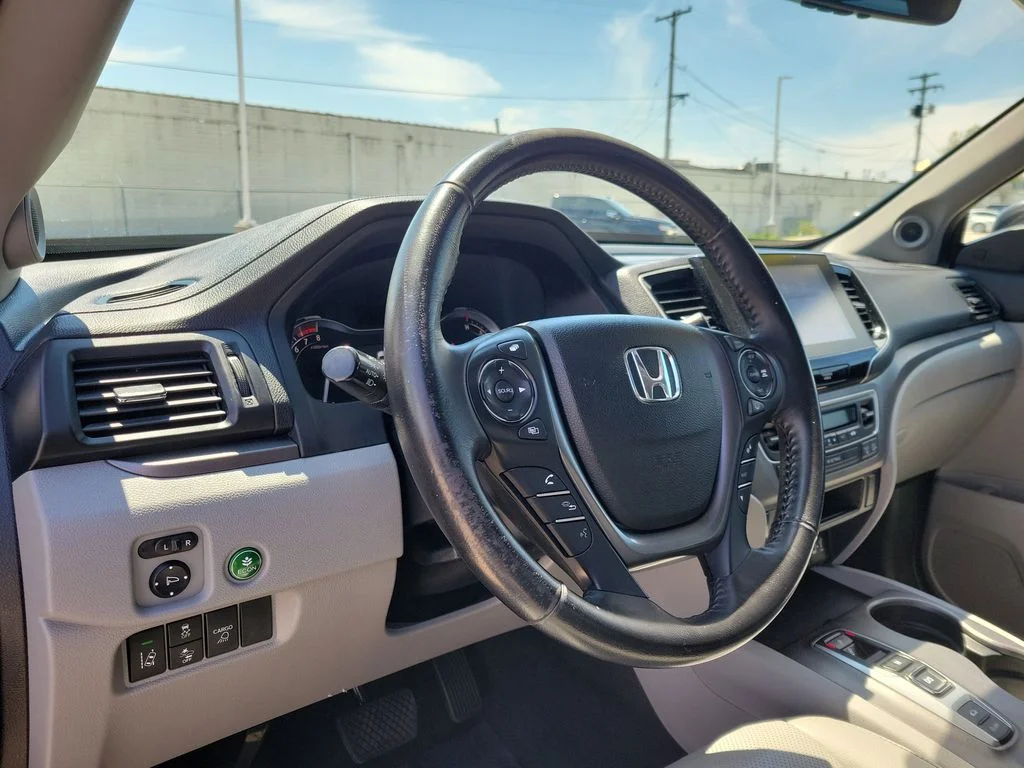 Used 2023  Honda RTL image 19