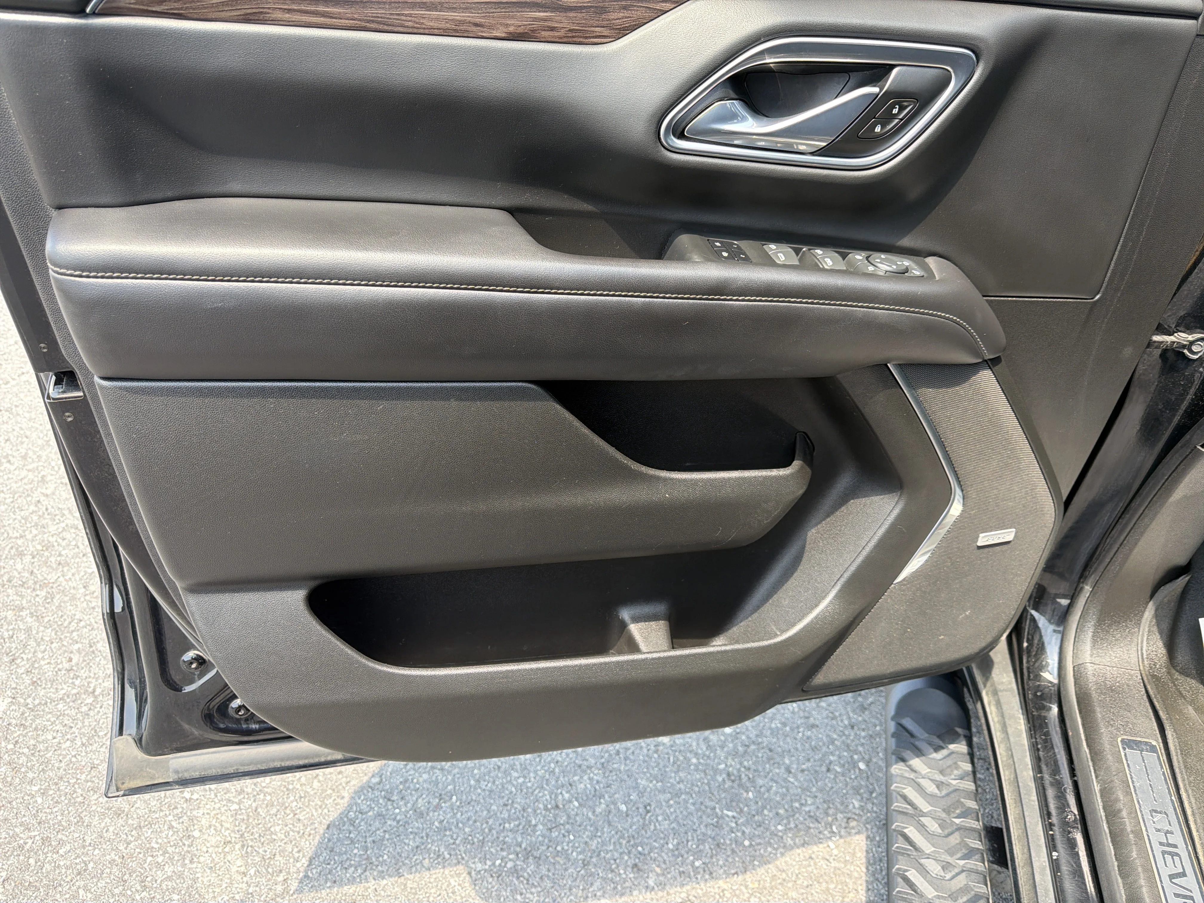 Used 2021 Black Chevrolet Z71 image 16