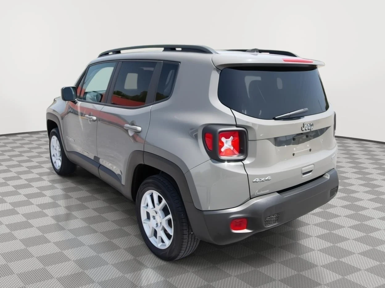 Used 2021 Graphite Gray Jeep Latitude image 7