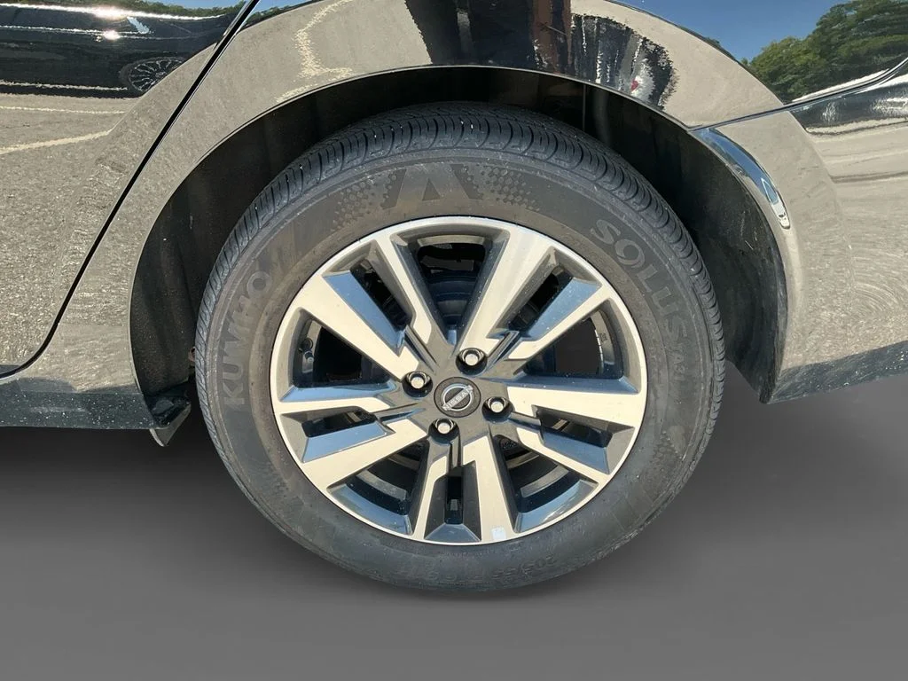 Used 2025 Black Nissan 1.6 SV image 8