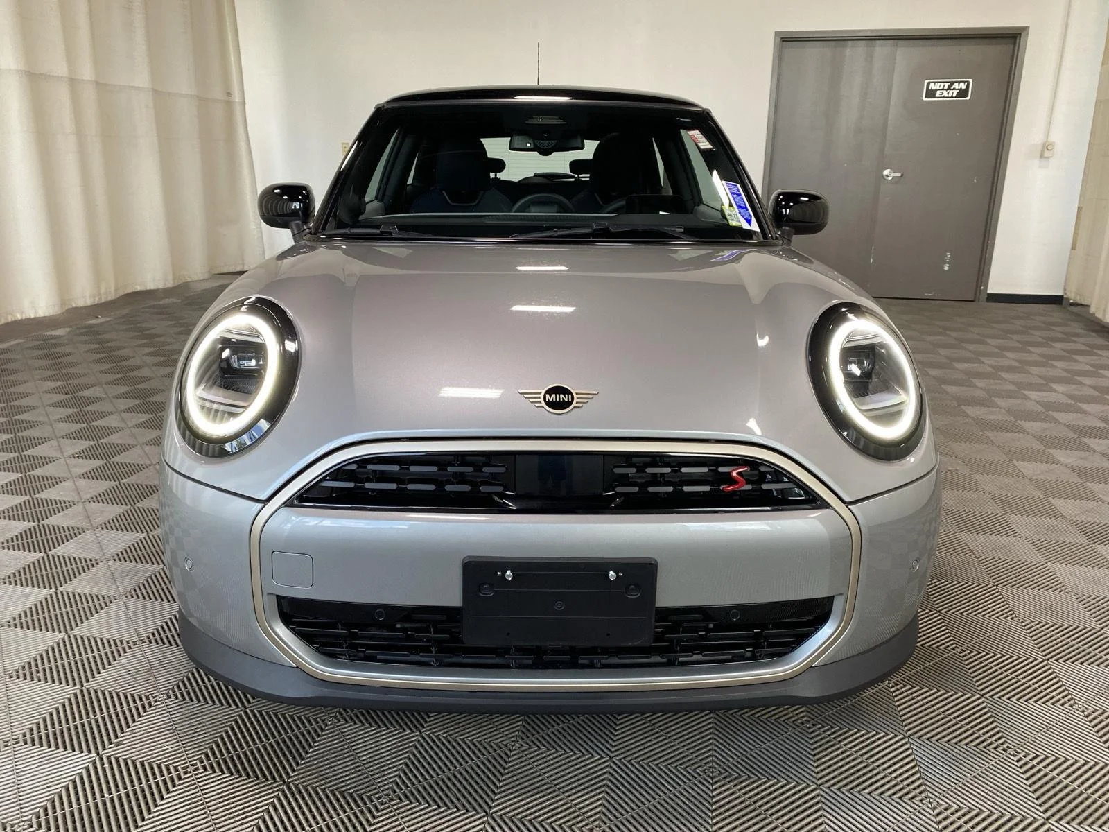 Used 2025 Melting Silver III Metallic MINI Cooper S image 4
