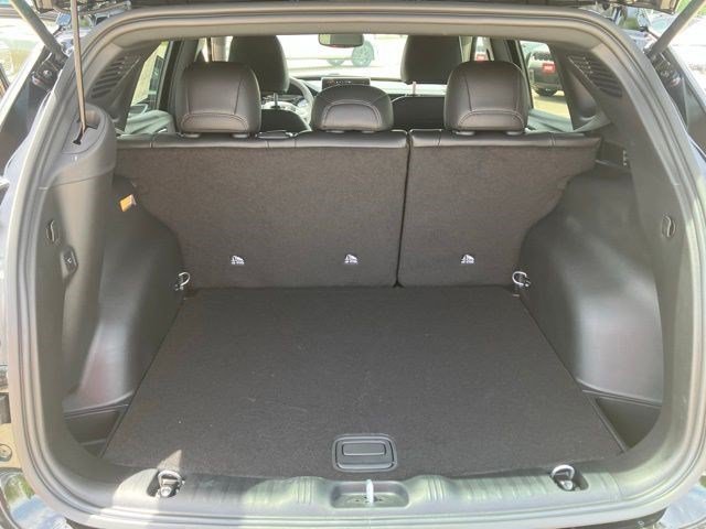 New 2026 Diamond Black Crystal Pearlcoat Jeep Latitude Altitude image 22