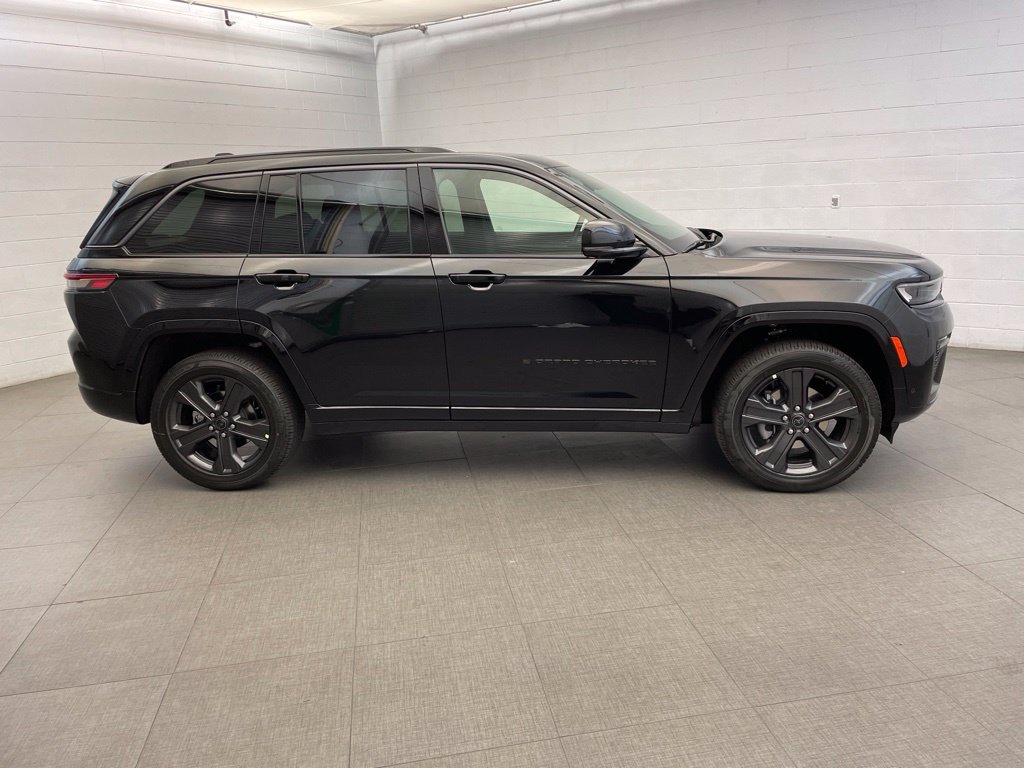 New 2027 High-Gloss Black Paint Jeep  image 2