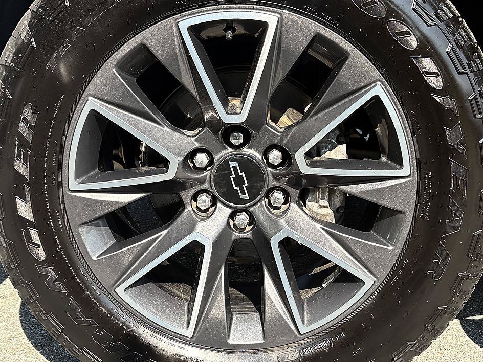 Used 2022 Black Chevrolet Z71 image 8