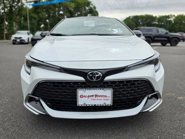 New 2026 Wind Chill Pearl with Midnight Black Metallic roof Toyota XSE image 2