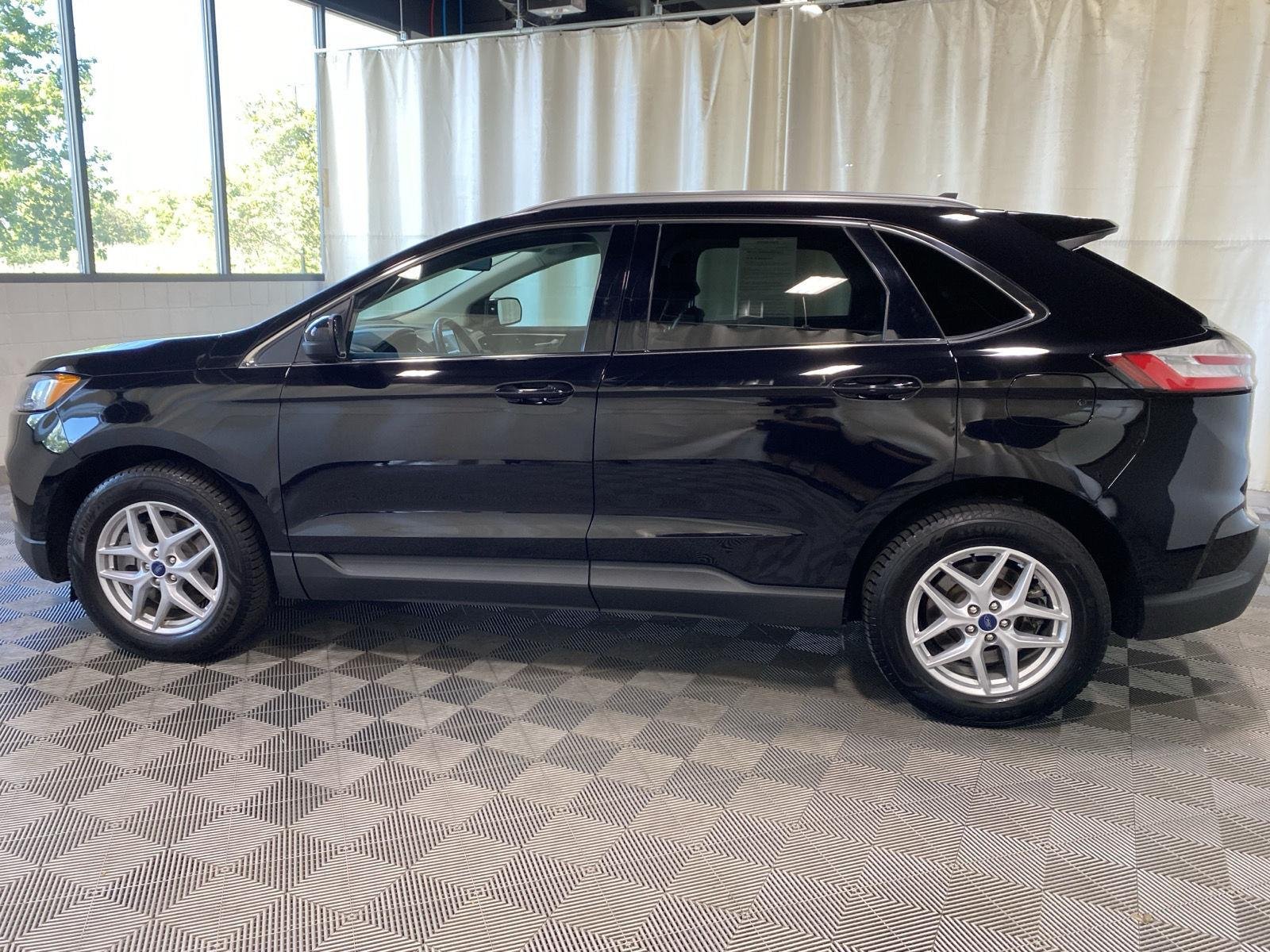 Used 2022 Agate Black Ford SEL image 4