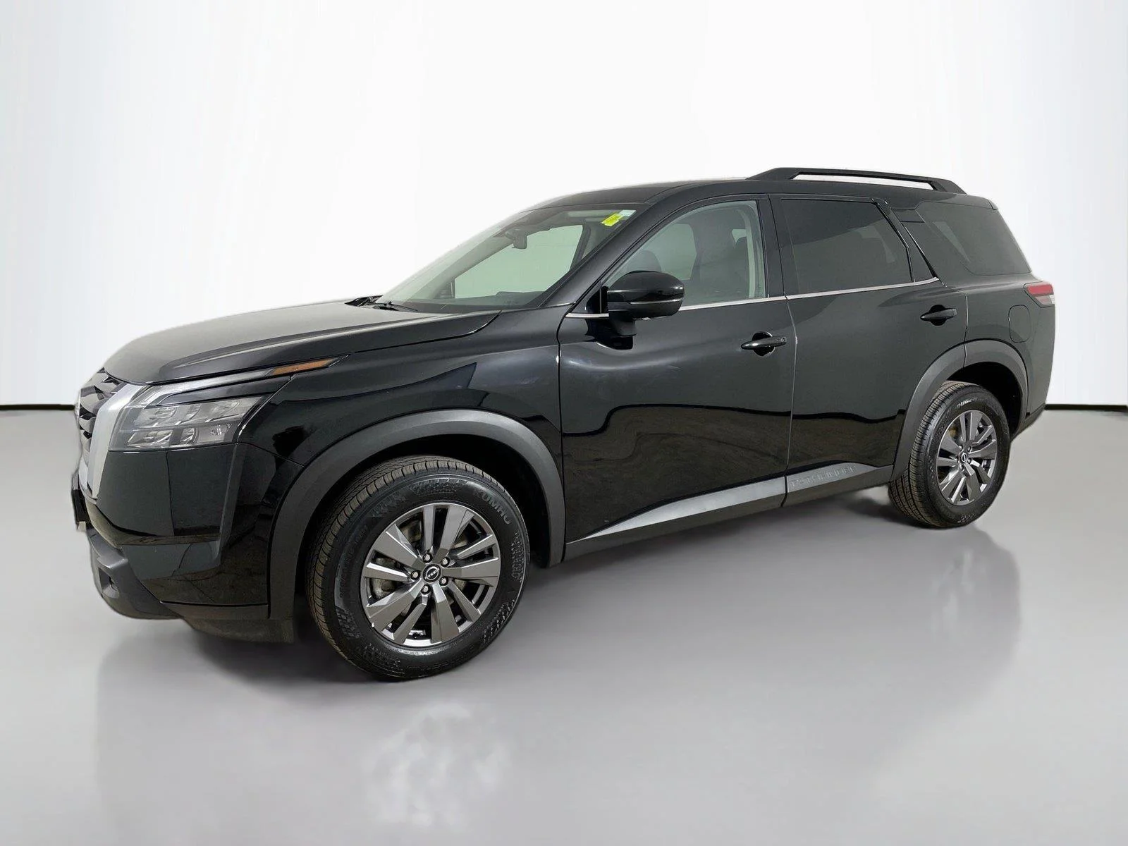 Used 2025 Super Black Nissan SV image 4