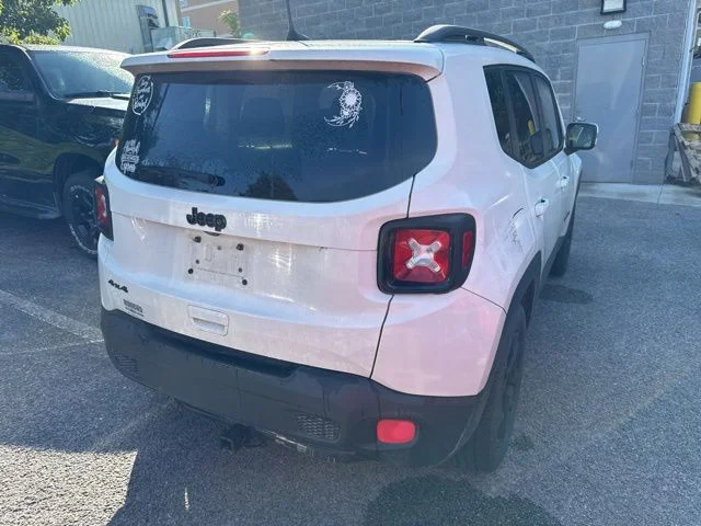 Used 2018 White Jeep Latitude image 2