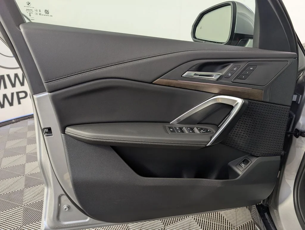 New 2026 Space Silver Metallic BMW xDrive28i image 16