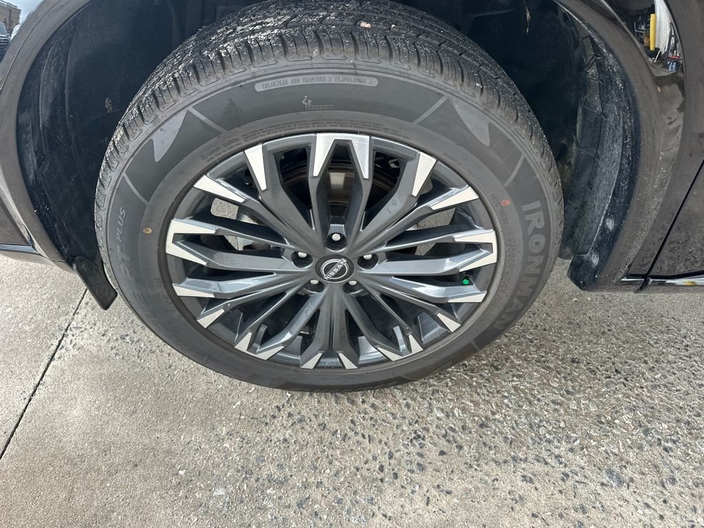 Used 2026 Black Nissan Platinum image 11