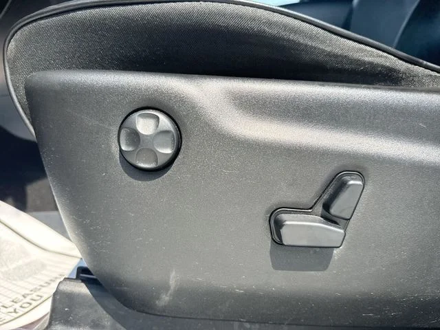 Certified Used 2019 White Jeep Overland image 12