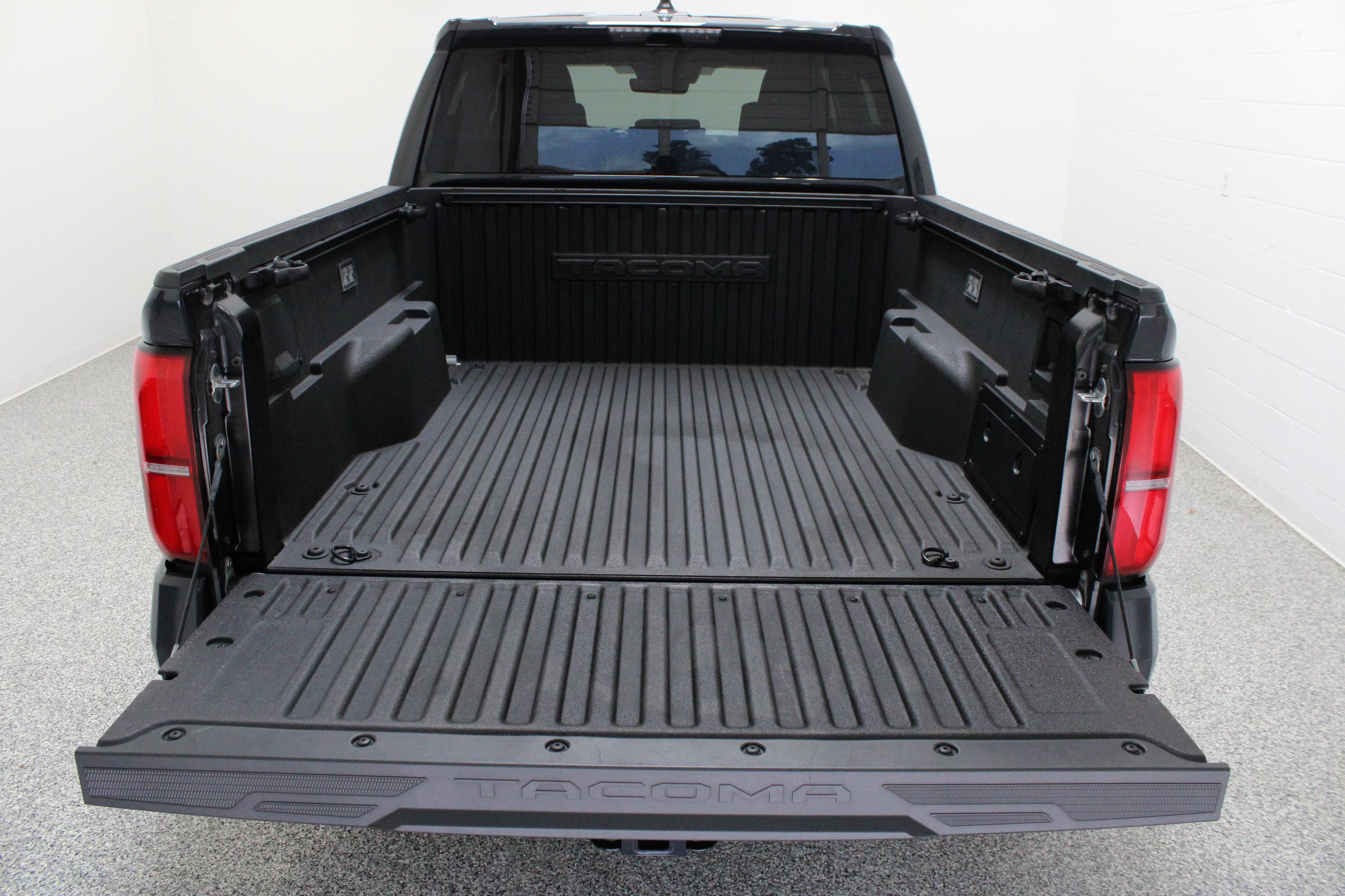 Used 2025 Underground Toyota TRD Off Road Hybrid 2.4T image 9