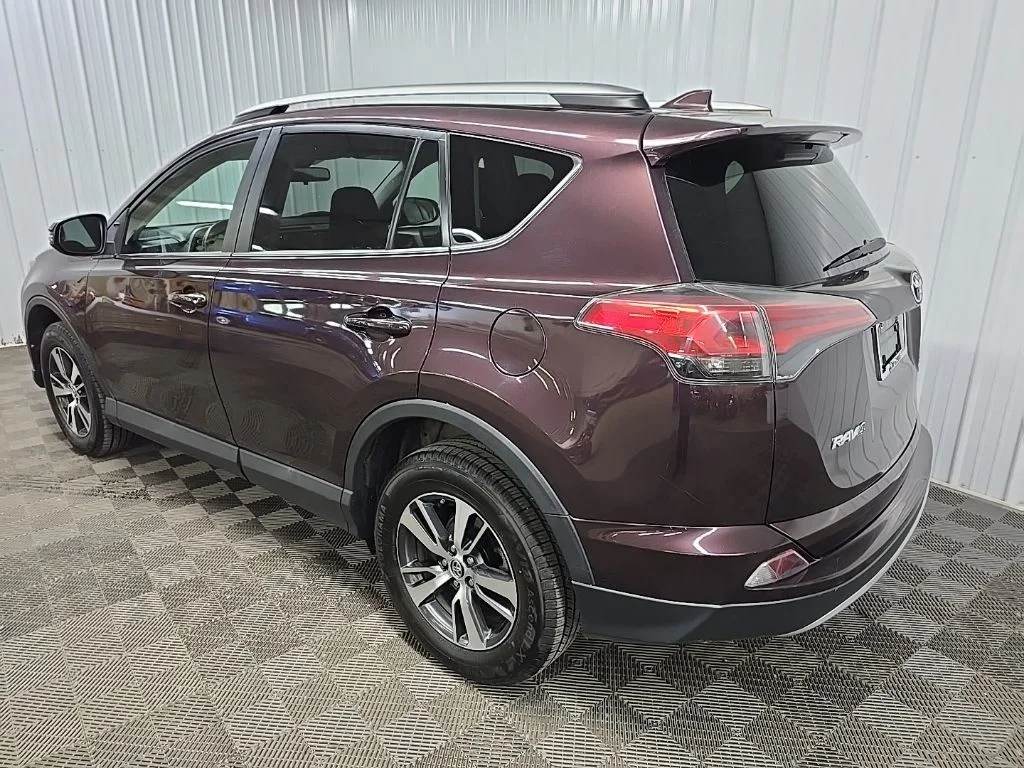 Used 2018 Black Toyota XLE image 9