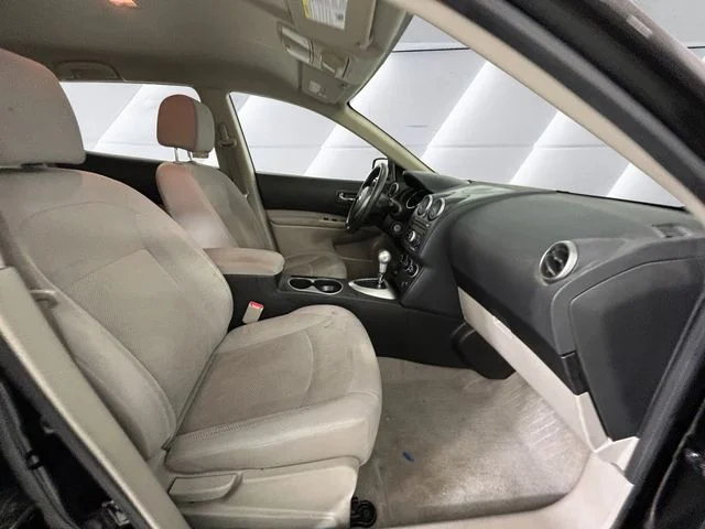 Used 2014 Black Nissan S image 13
