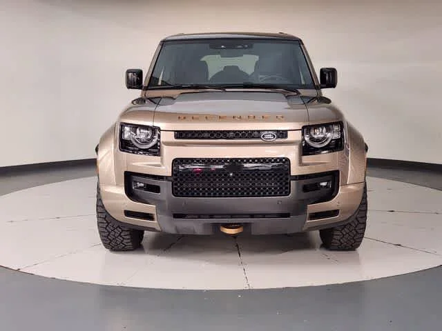 Used 2025 Petra Copper Premium Metallic Land Rover OCTA image 9