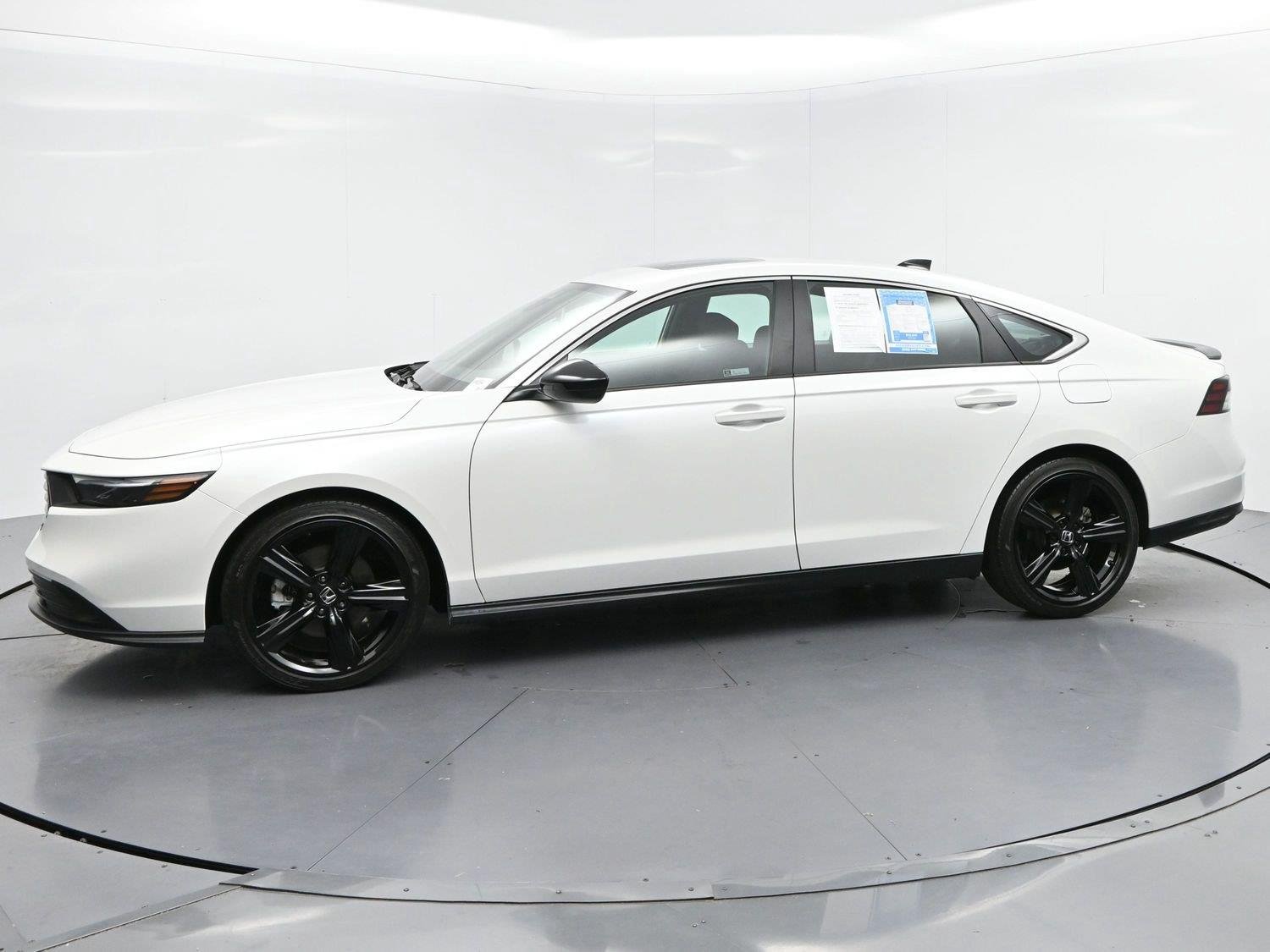 Used 2024 Platinum White Pearl Honda Sport image 7