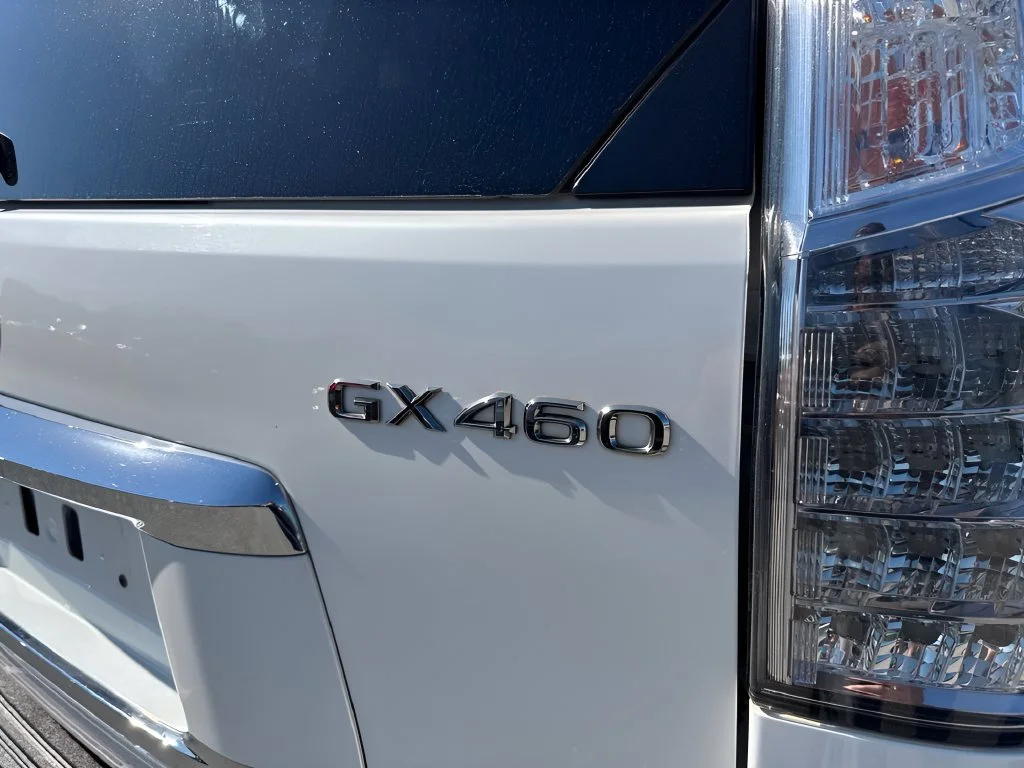 Used 2018 White Lexus 460 image 32