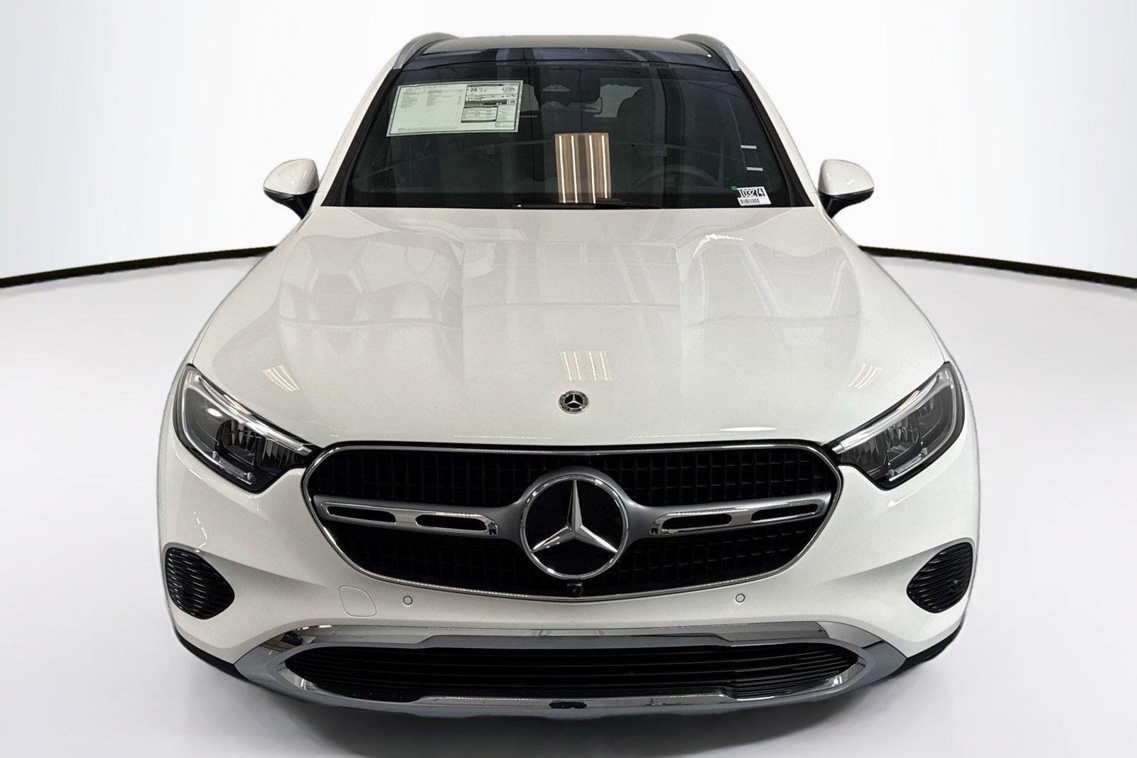 New 2026 Polar White Mercedes-Benz GLC 300 image 2