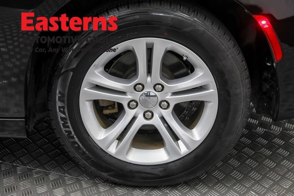 Used 2022 Black Dodge SXT image 32