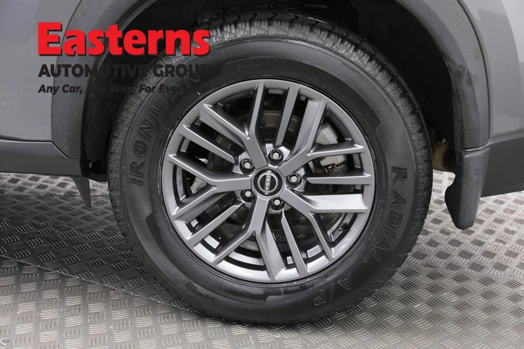 Used 2023 Gray Nissan S image 33