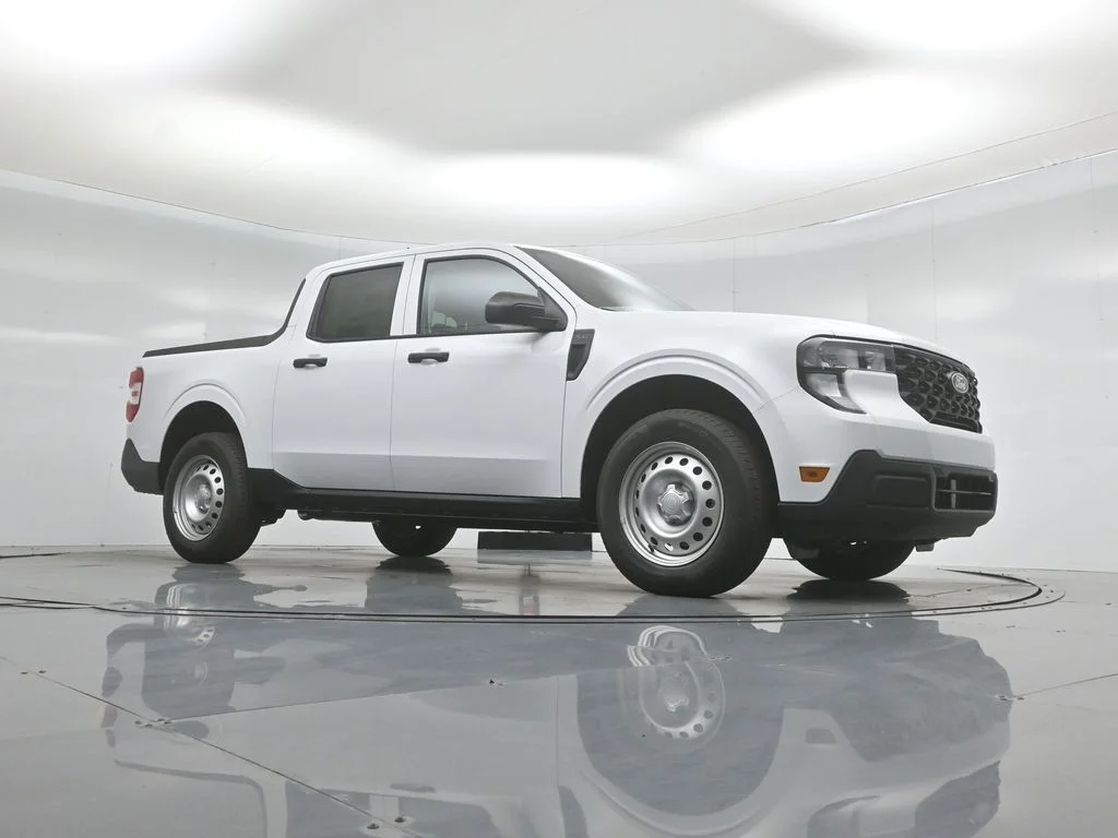 New 2026 Oxford White Ford XLT image 3