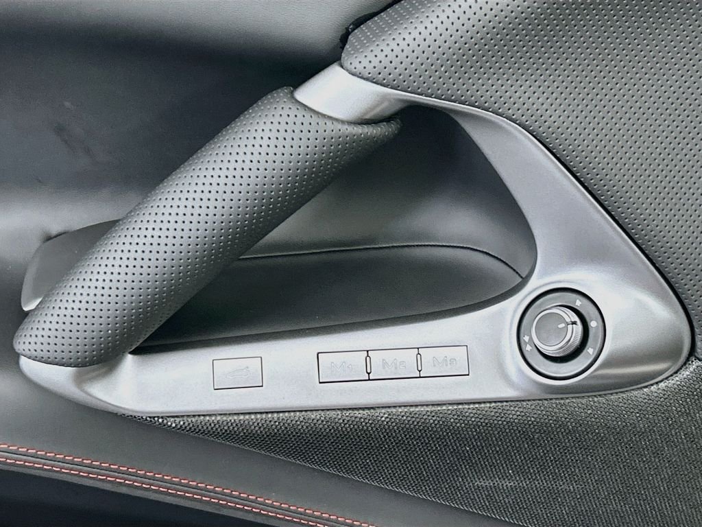 Used 2023  Ferrari Base image 27