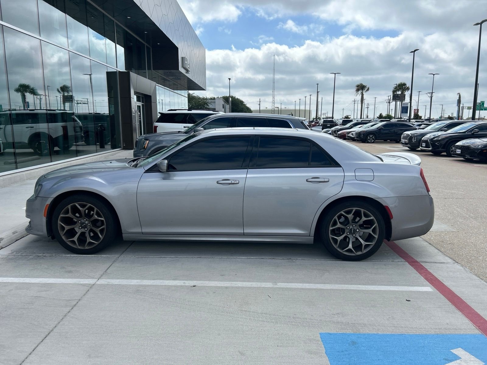 Used 2018 Billet Silver Metallic Clearcoat Chrysler S image 9