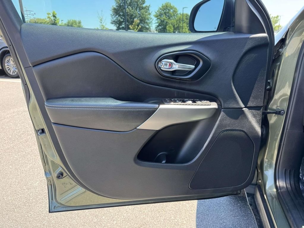 Used 2021 Green Jeep Latitude Lux image 26