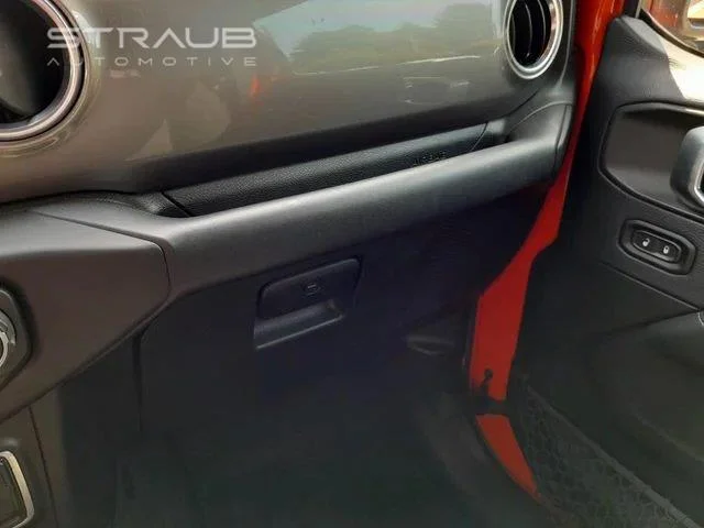 Used 2018 Punkn Metallic Clearcoat Jeep Sahara image 34