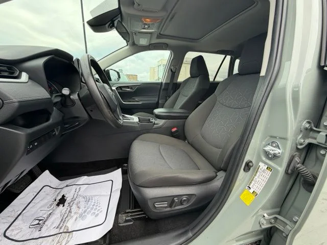 Used 2021  Toyota XLE image 10