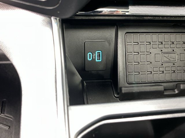Used 2024 Carbonized Gray Metallic Ford Platinum image 26